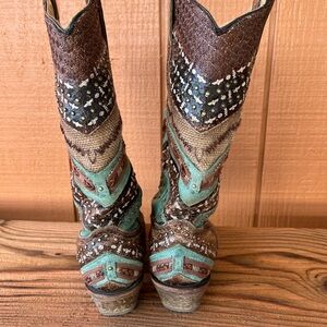 Chic Western Heeled Boots in Brown and Turquoise